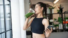 Ei teetä eikä sitruunavettä – aamujuoma, joka polttaa rasvaa